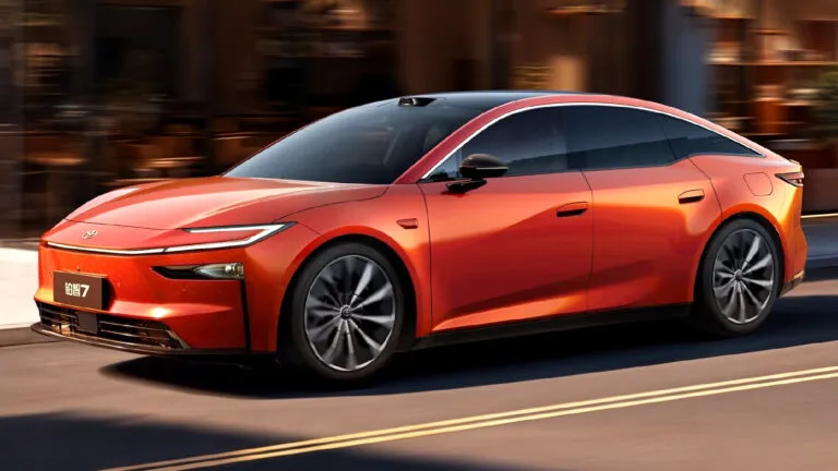 تويوتا-تكشف-سعر-bz7-في-الصين…-سيدان-كهربائية-لمنافسة-قوية