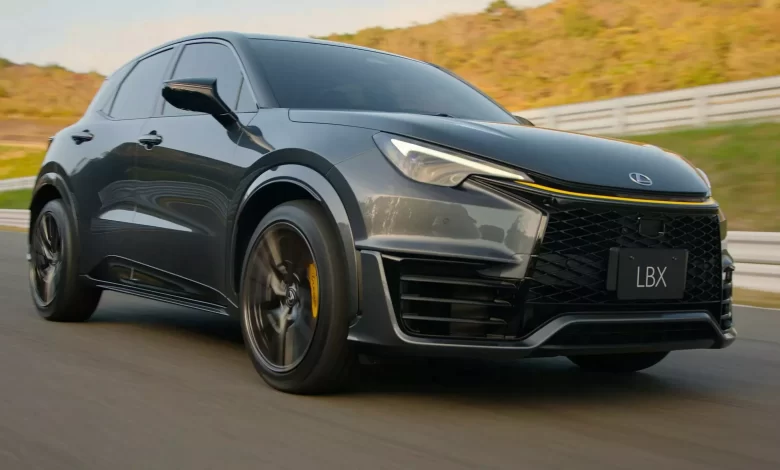 لكزس-lbx-morizo-rr-2026-المحدّثة:-suv-بقوة-300-حصان-وناقل-يدوي-بسعر-43-ألف-دولار